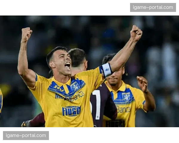 弗罗西诺内主场大屏幕实时显示本队“预期进球（xG）”数据